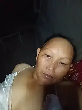 Juhi_09 stripchat live cam model