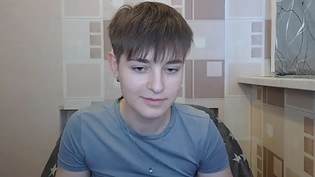 EmyHills stripchat live cam model