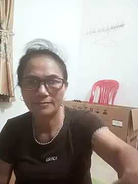 Vieekee stripchat live cam model