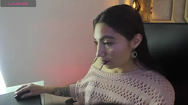 FoxLuxe stripchat live cam model