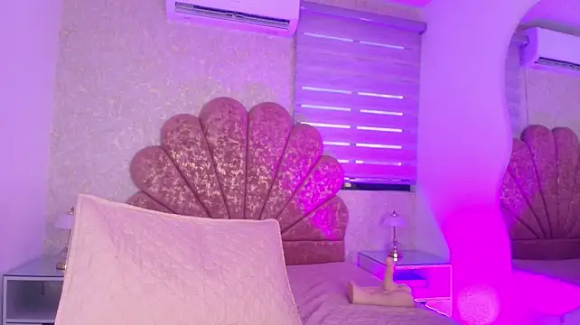 vale_arias stripchat live cam model