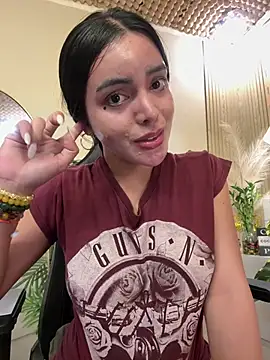 TS-SimplyTheBest stripchat live cam model