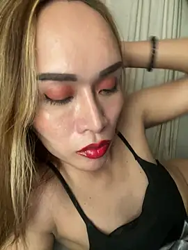 RomanticPearlTS stripchat live cam model