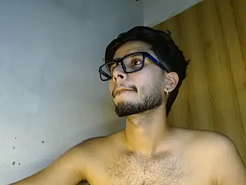 CoralN stripchat live cam model