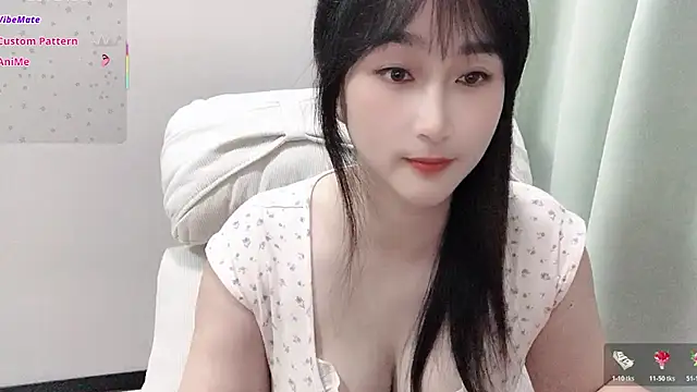 Qing-8825 stripchat live cam model