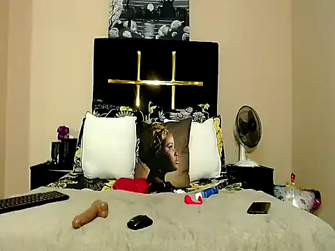 EbonySlimThick stripchat live cam model