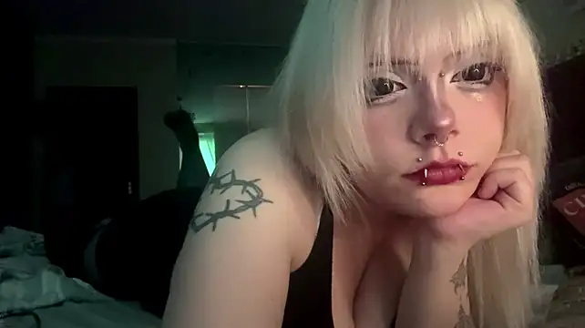 MadalineDragna stripchat live cam model