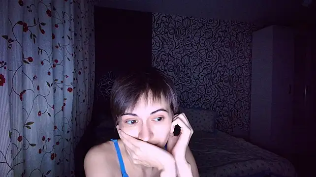 PinkyyyyUp stripchat live cam model