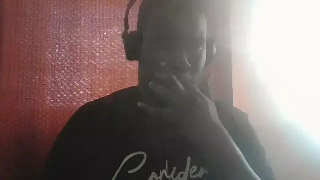 MensaAdom stripchat live cam model