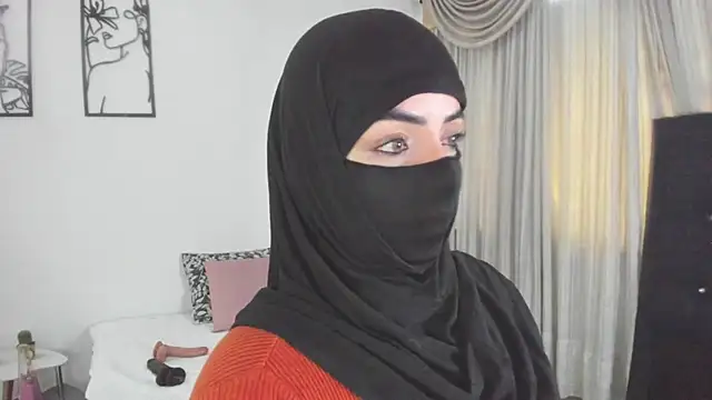Uzra_hayed stripchat live cam model