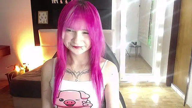 _Charlotte_Collins_ stripchat live cam model
