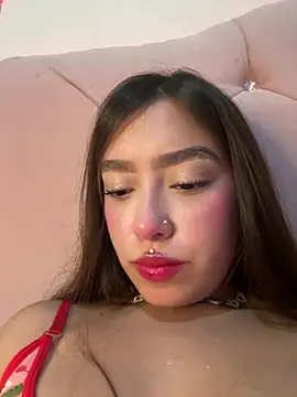 Miakittyyy stripchat live cam model