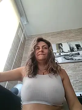 Latiinvenus stripchat live cam model