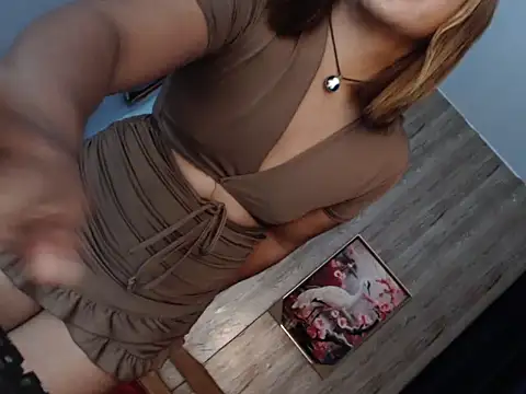 ladymiah stripchat live cam model