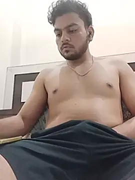 Realcumshow stripchat live cam model