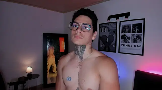 Simon_cortes stripchat live cam model
