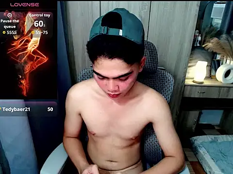 ItsKenny stripchat live cam model