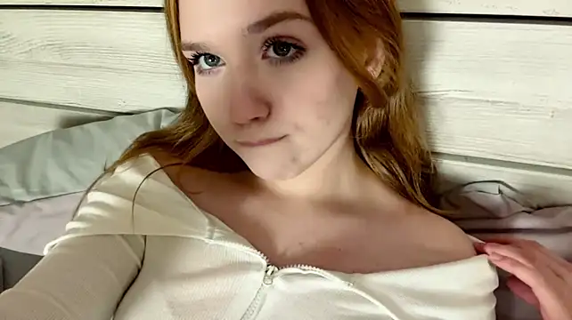 DoraDolce stripchat live cam model