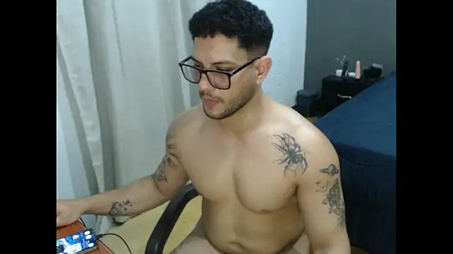 EnzoValera stripchat live cam model