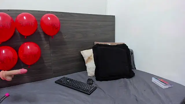 KahiaSmith stripchat live cam model