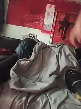 Ozomitro stripchat live cam model