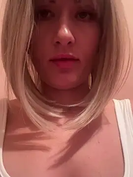 LunaFoxs stripchat live cam model