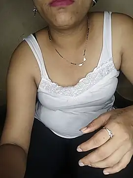Nidhi108xxx stripchat live cam model
