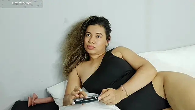 angie_leonn stripchat live cam model