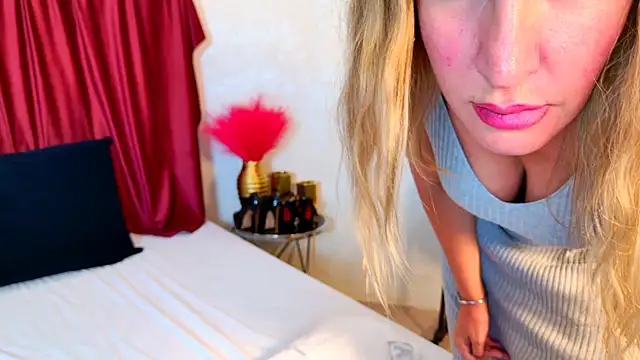 MollyLoll stripchat live cam model