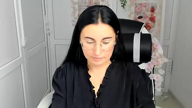 ChloeVibee stripchat live cam model