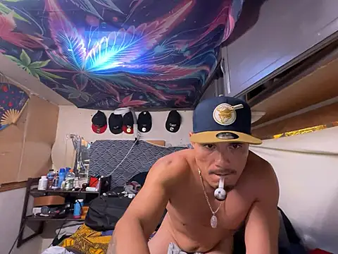 OmarSalasxh33 stripchat live cam model