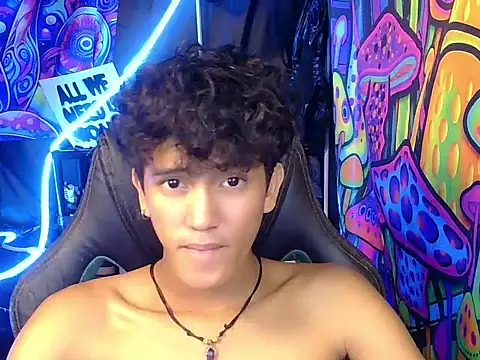 hugekenbigcock stripchat live cam model