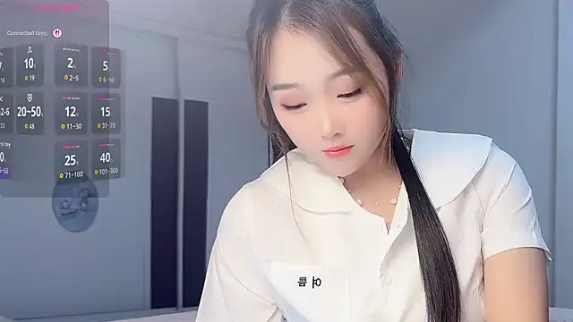 EE-01 stripchat live cam model