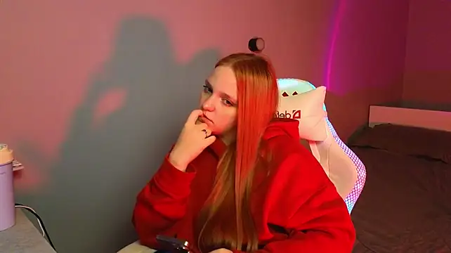 Bloom_win stripchat live cam model