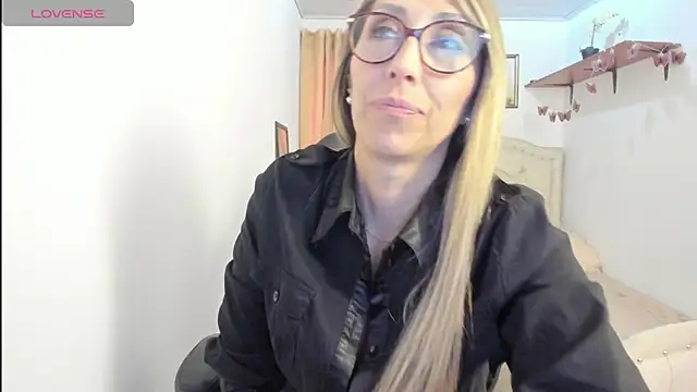 scarletfs stripchat live cam model
