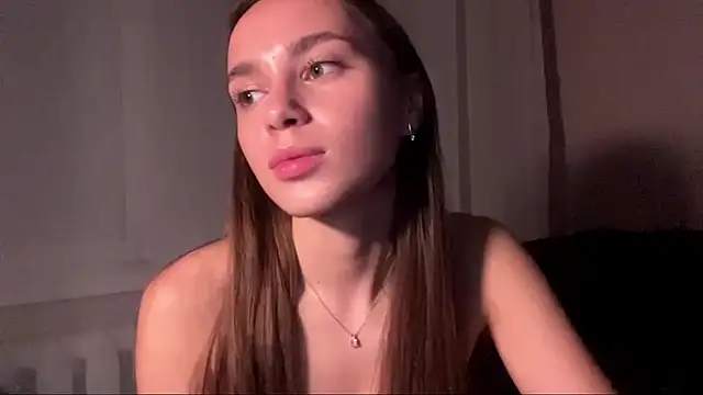 LulaMays stripchat live cam model