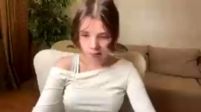 MiIIyMoon stripchat live cam model