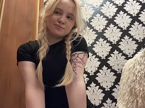 SofiaLush stripchat live cam model