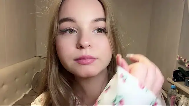 LiviaSmelser stripchat live cam model