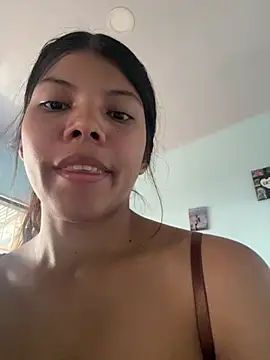 Juli218 stripchat live cam model