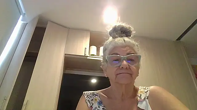 FunnyGrandma stripchat live cam model
