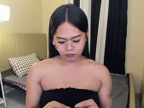 Seductive_terra stripchat live cam model