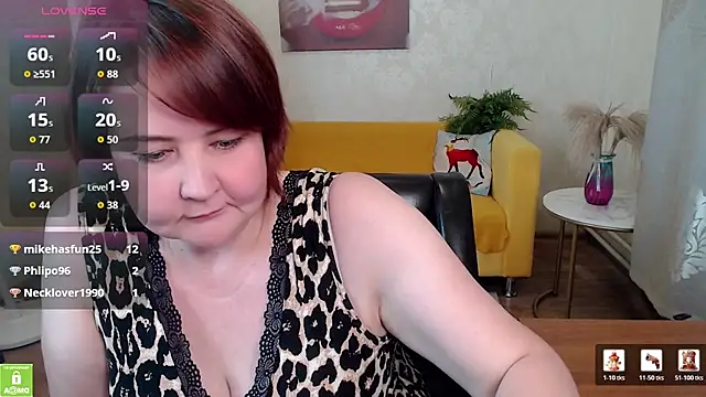 QUEEN02030 stripchat live cam model