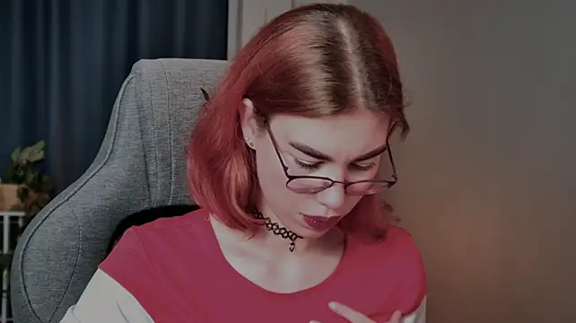 SeraphineDuskryn stripchat live cam model