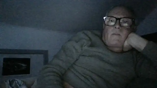 naughtygrandad1 stripchat live cam model