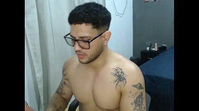 EnzoValera stripchat live cam model