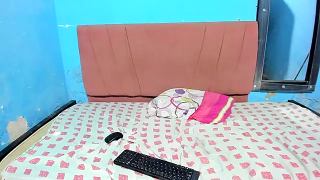 Nikoll_couplee stripchat live cam model
