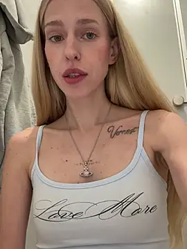 kira_mia stripchat live cam model