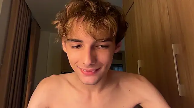 YourLucius stripchat live cam model