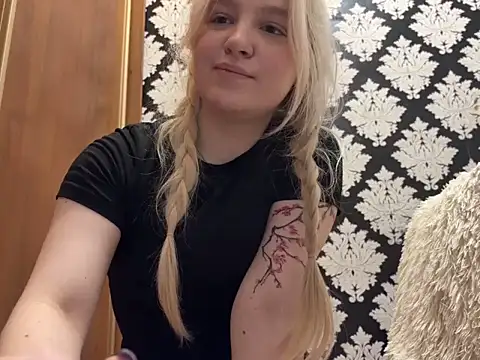 SofiaLush stripchat live cam model